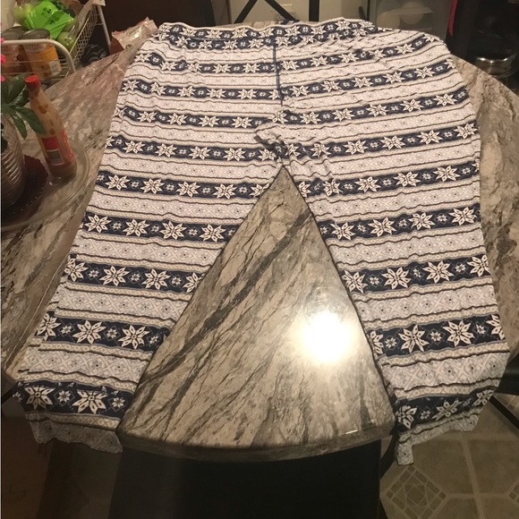 Dreams Co. Plus Size Snowflake Pajama Pants - Picture 3 of 3